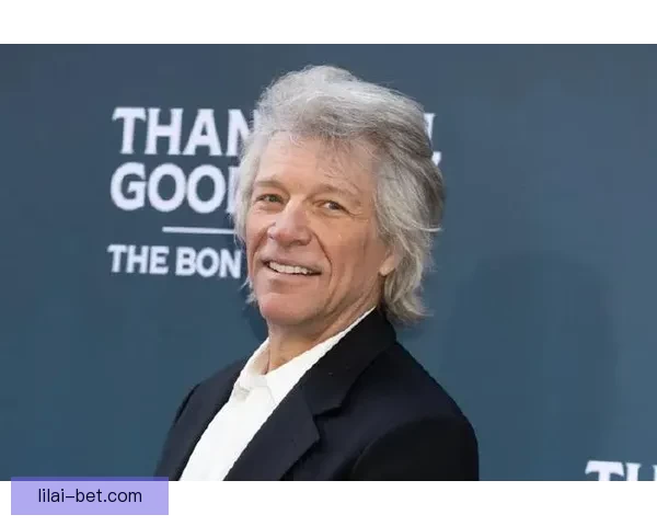 摇滚巨星邦·乔维亮相迈阿密大师赛与萨芬卢布丰塞卡亲切合影交流 摇滚巨星邦·乔维亮相迈阿密大师赛与萨芬卢布丰塞卡亲切合影交流