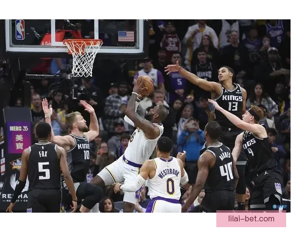 布朗尼背靠背连胜带领南湾湖人13战全胜 雷迪克称赞其努力表现